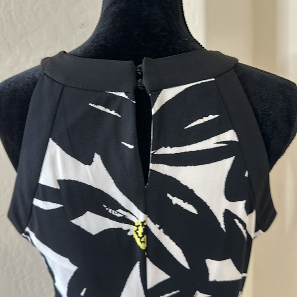 Adorable NWOT  London Times Black Daisy Dress Size 10 - Picture 5 of 9